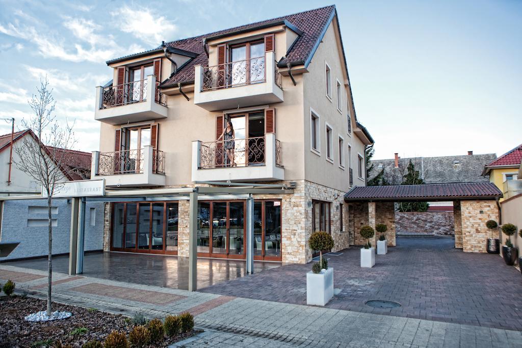 Mirage Hotel Sárvár Rum bild